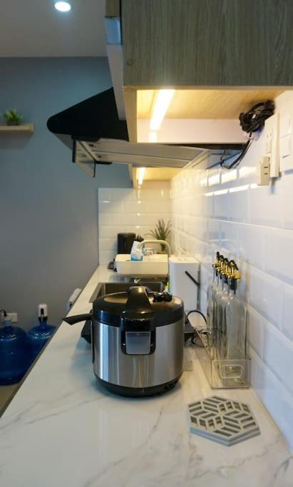 The Fika Room Near Mnl Airport - Scandi Studio Unit With Fast Wi-Fi & Netflix - Read Full Property Desc Before Booking Manille Extérieur photo